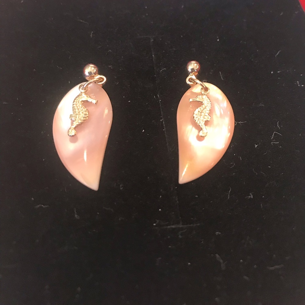 Mother-of-pearl earrings with tiny gold seahorse